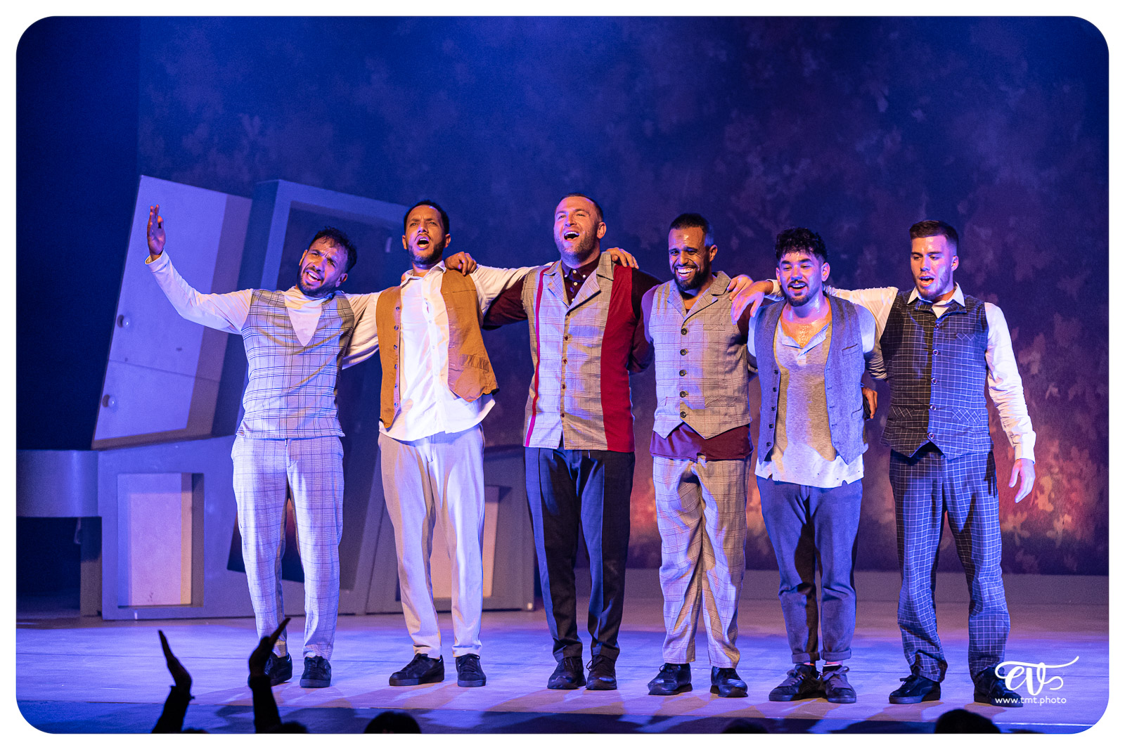 SUR LE FIL (CIE PYRAMID)